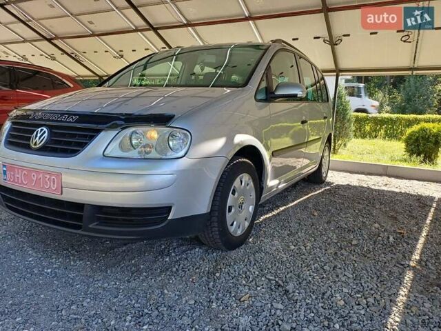 Серый Фольксваген Туран, объемом двигателя 1.6 л и пробегом 270 тыс. км за 5199 $, фото 30 на Automoto.ua