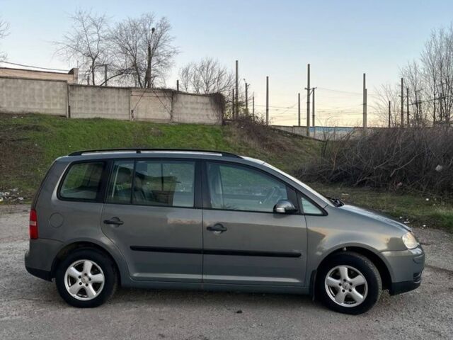 Серый Фольксваген Туран, объемом двигателя 1.9 л и пробегом 390 тыс. км за 2700 $, фото 5 на Automoto.ua