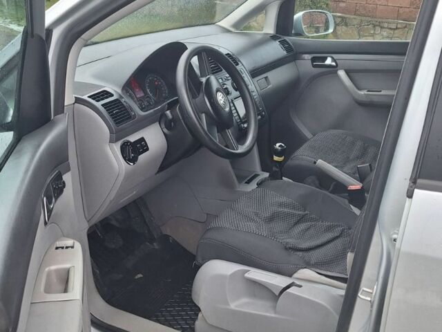 Серый Фольксваген Туран, объемом двигателя 1.6 л и пробегом 278 тыс. км за 4200 $, фото 13 на Automoto.ua