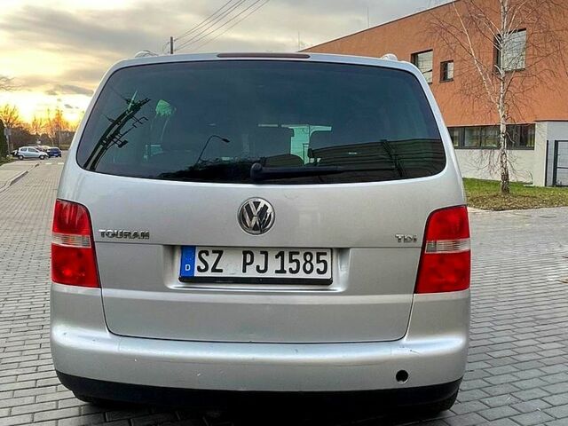 Сірий Фольксваген Туран, об'ємом двигуна 2 л та пробігом 300 тис. км за 2700 $, фото 7 на Automoto.ua