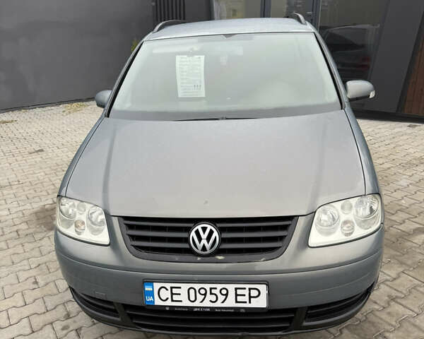 Серый Фольксваген Туран, объемом двигателя 1.9 л и пробегом 275 тыс. км за 5800 $, фото 1 на Automoto.ua