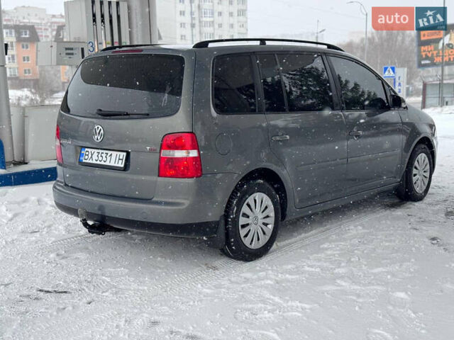 Серый Фольксваген Туран, объемом двигателя 2 л и пробегом 156 тыс. км за 5400 $, фото 32 на Automoto.ua