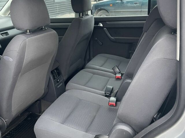 Сірий Фольксваген Туран, об'ємом двигуна 1.9 л та пробігом 330 тис. км за 2300 $, фото 9 на Automoto.ua