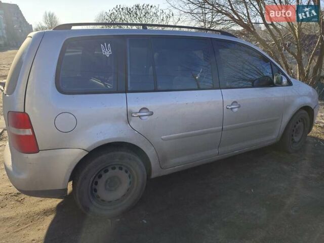 Серый Фольксваген Туран, объемом двигателя 2 л и пробегом 378 тыс. км за 2600 $, фото 3 на Automoto.ua