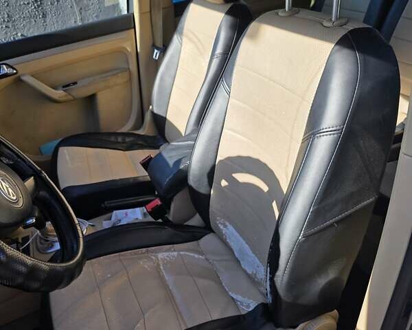 Серый Фольксваген Туран, объемом двигателя 2 л и пробегом 358 тыс. км за 4500 $, фото 16 на Automoto.ua