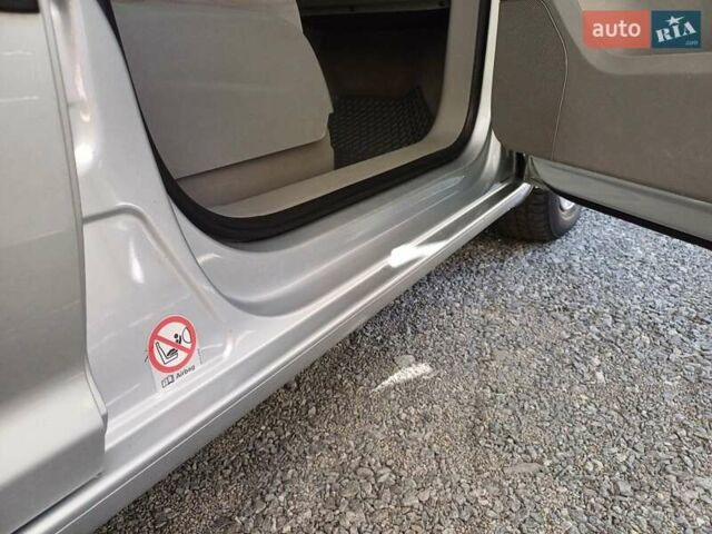 Серый Фольксваген Туран, объемом двигателя 1.6 л и пробегом 270 тыс. км за 5199 $, фото 22 на Automoto.ua