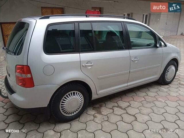 Серый Фольксваген Туран, объемом двигателя 1.6 л и пробегом 220 тыс. км за 5100 $, фото 4 на Automoto.ua