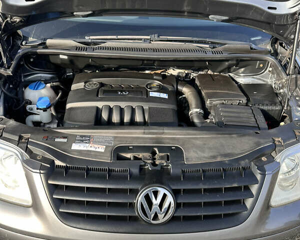 Серый Фольксваген Туран, объемом двигателя 0 л и пробегом 250 тыс. км за 5500 $, фото 19 на Automoto.ua