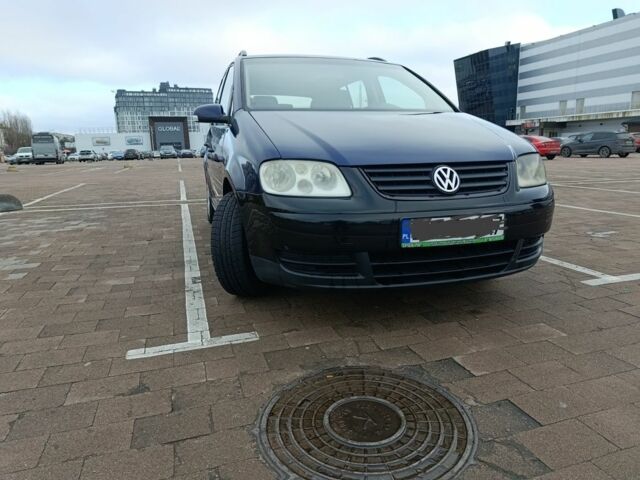 Сірий Фольксваген Туран, об'ємом двигуна 2 л та пробігом 300 тис. км за 2349 $, фото 6 на Automoto.ua