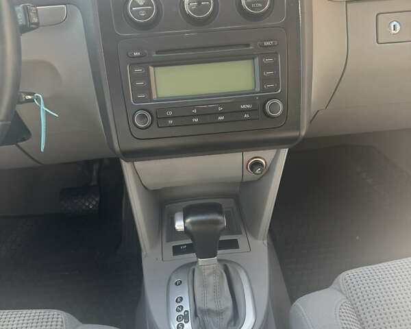 Серый Фольксваген Туран, объемом двигателя 1.6 л и пробегом 187 тыс. км за 7100 $, фото 8 на Automoto.ua