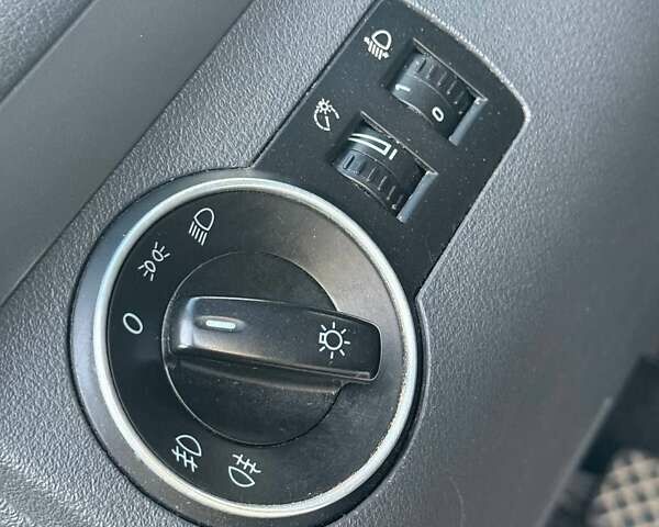 Серый Фольксваген Туран, объемом двигателя 1.6 л и пробегом 281 тыс. км за 5000 $, фото 15 на Automoto.ua