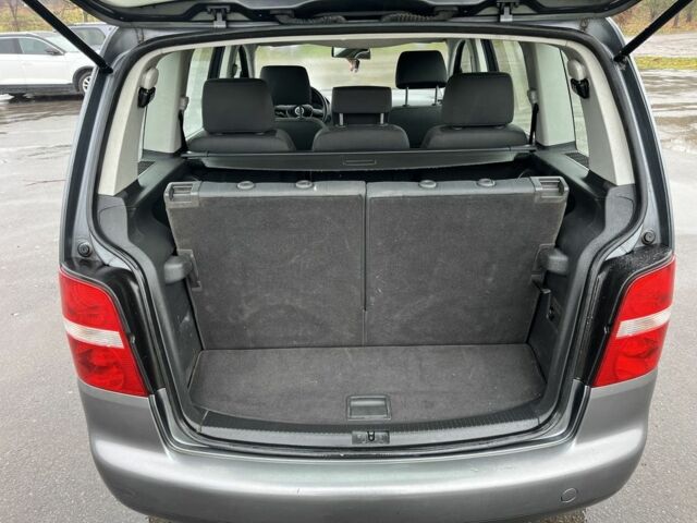 Сірий Фольксваген Туран, об'ємом двигуна 1.9 л та пробігом 271 тис. км за 3018 $, фото 4 на Automoto.ua