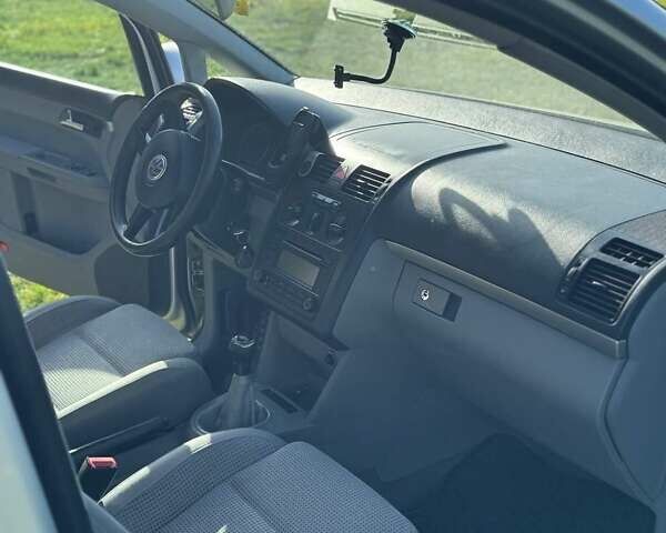 Сірий Фольксваген Туран, об'ємом двигуна 1.9 л та пробігом 387 тис. км за 5300 $, фото 8 на Automoto.ua