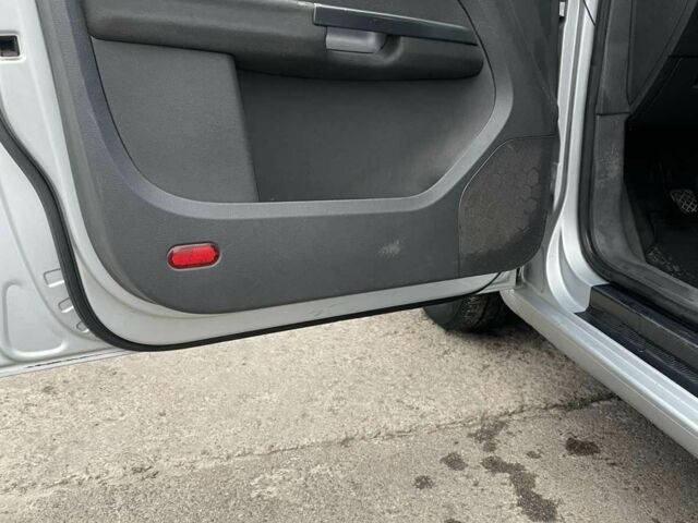 Сірий Фольксваген Туран, об'ємом двигуна 1.9 л та пробігом 330 тис. км за 2300 $, фото 21 на Automoto.ua