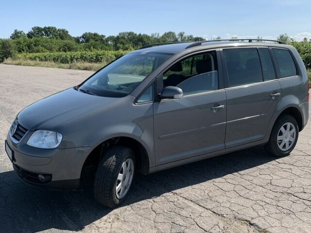 Серый Фольксваген Туран, объемом двигателя 1.6 л и пробегом 234 тыс. км за 6100 $, фото 5 на Automoto.ua