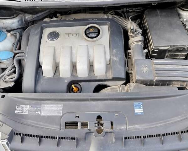 Серый Фольксваген Туран, объемом двигателя 1.9 л и пробегом 308 тыс. км за 6300 $, фото 15 на Automoto.ua