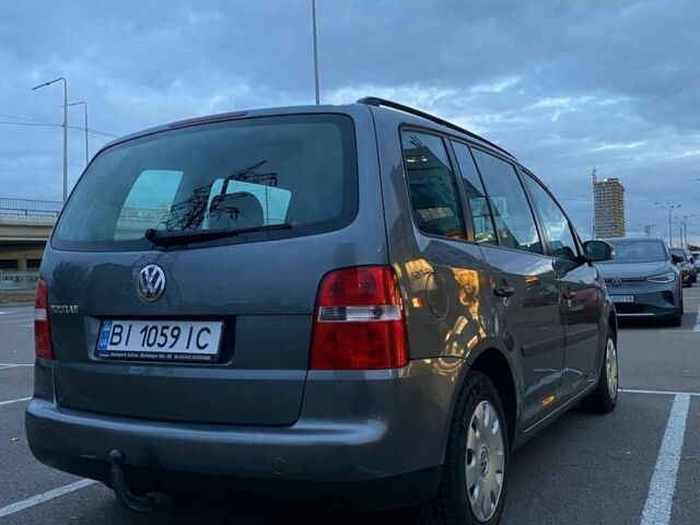 Серый Фольксваген Туран, объемом двигателя 1.6 л и пробегом 230 тыс. км за 6700 $, фото 3 на Automoto.ua