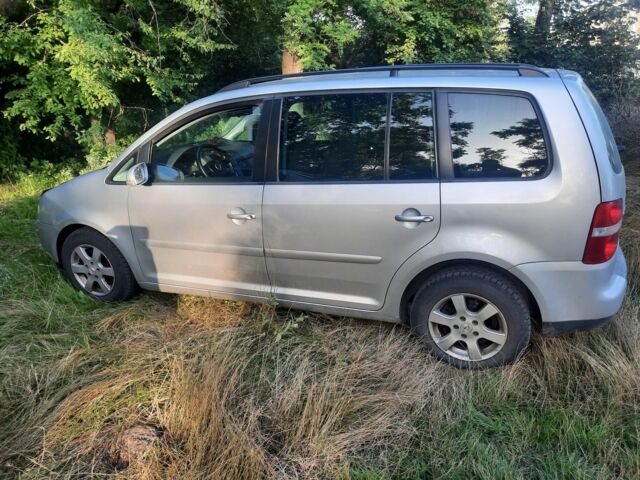 Серый Фольксваген Туран, объемом двигателя 2 л и пробегом 300 тыс. км за 4800 $, фото 3 на Automoto.ua