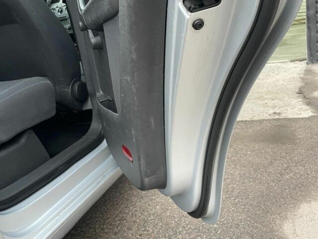 Сірий Фольксваген Туран, об'ємом двигуна 1.9 л та пробігом 330 тис. км за 2300 $, фото 5 на Automoto.ua