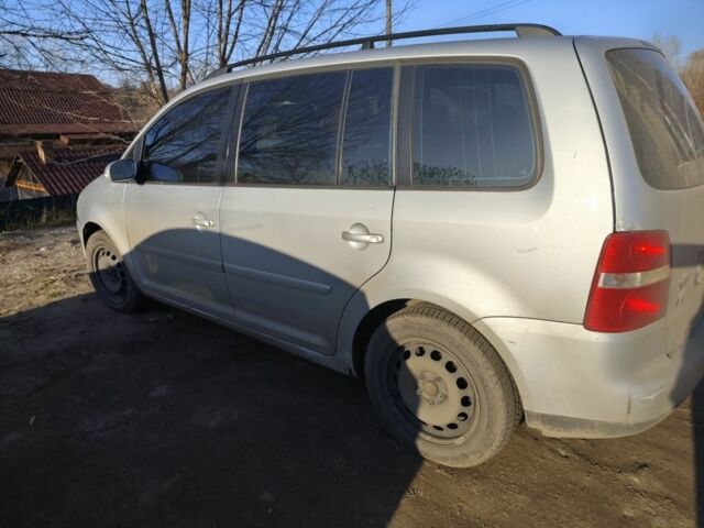 Серый Фольксваген Туран, объемом двигателя 2 л и пробегом 378 тыс. км за 2600 $, фото 3 на Automoto.ua