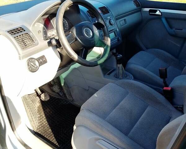 Сірий Фольксваген Туран, об'ємом двигуна 2 л та пробігом 240 тис. км за 5500 $, фото 15 на Automoto.ua