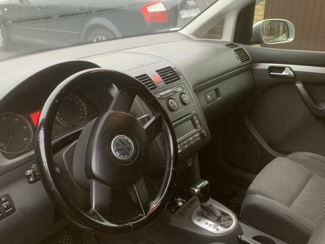 Серый Фольксваген Туран, объемом двигателя 2 л и пробегом 280 тыс. км за 3572 $, фото 4 на Automoto.ua