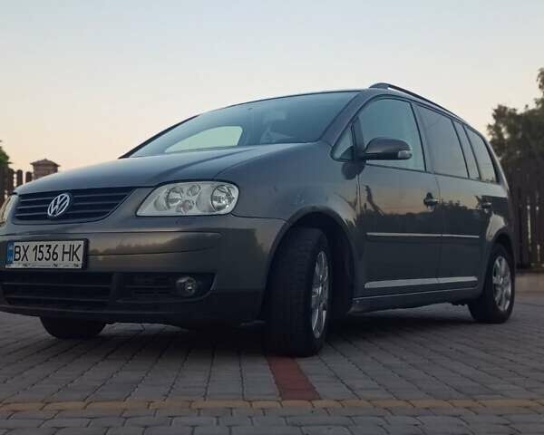 Серый Фольксваген Туран, объемом двигателя 1.98 л и пробегом 219 тыс. км за 5300 $, фото 2 на Automoto.ua
