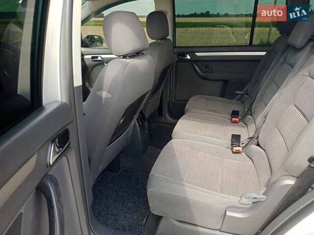 Серый Фольксваген Туран, объемом двигателя 1.6 л и пробегом 171 тыс. км за 6250 $, фото 19 на Automoto.ua