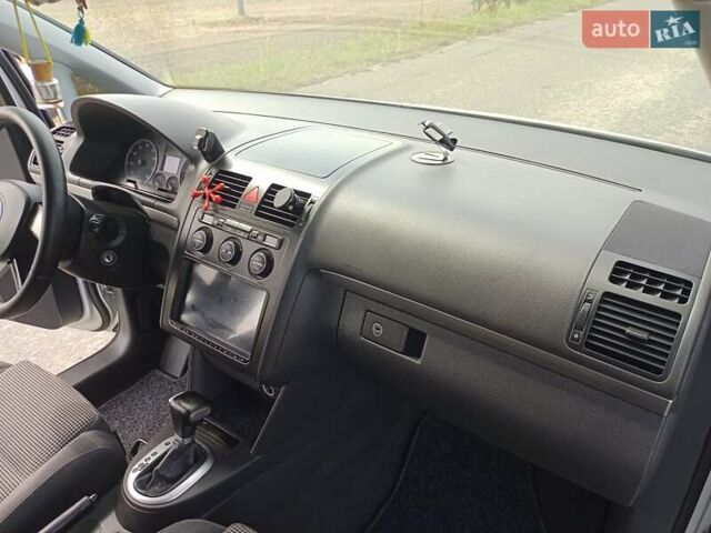 Серый Фольксваген Туран, объемом двигателя 1.6 л и пробегом 171 тыс. км за 6250 $, фото 51 на Automoto.ua