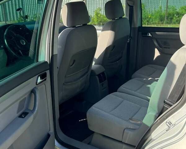 Сірий Фольксваген Туран, об'ємом двигуна 1.9 л та пробігом 387 тис. км за 5300 $, фото 3 на Automoto.ua