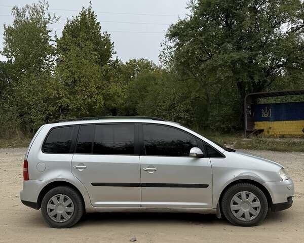 Серый Фольксваген Туран, объемом двигателя 1.9 л и пробегом 353 тыс. км за 5305 $, фото 4 на Automoto.ua