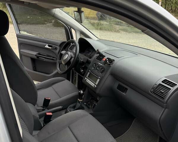 Серый Фольксваген Туран, объемом двигателя 1.9 л и пробегом 353 тыс. км за 5305 $, фото 18 на Automoto.ua