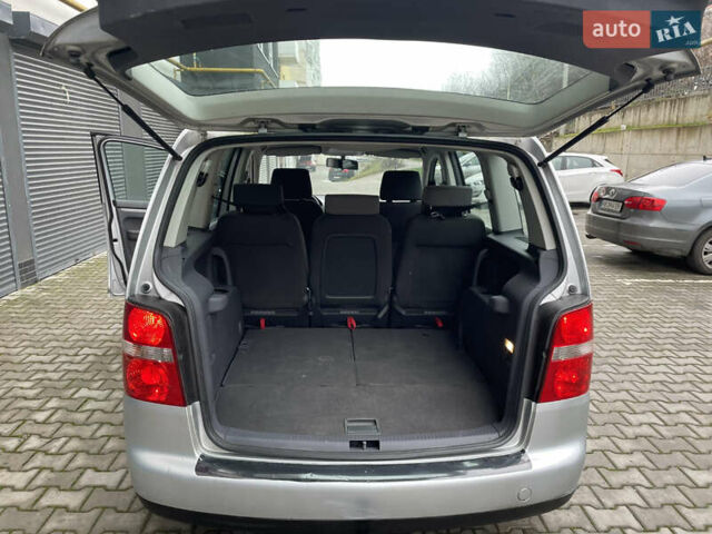 Серый Фольксваген Туран, объемом двигателя 1.6 л и пробегом 258 тыс. км за 5350 $, фото 17 на Automoto.ua