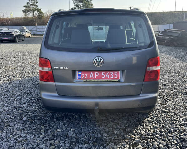 Серый Фольксваген Туран, объемом двигателя 0 л и пробегом 250 тыс. км за 5500 $, фото 3 на Automoto.ua