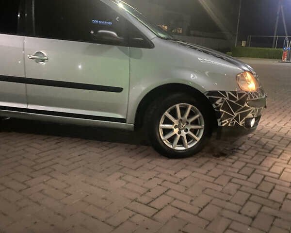 Серый Фольксваген Туран, объемом двигателя 1.97 л и пробегом 490 тыс. км за 5550 $, фото 2 на Automoto.ua