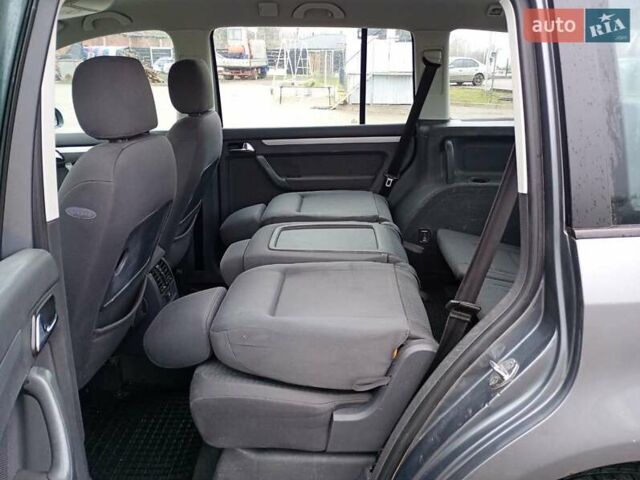 Серый Фольксваген Туран, объемом двигателя 1.6 л и пробегом 238 тыс. км за 4299 $, фото 21 на Automoto.ua