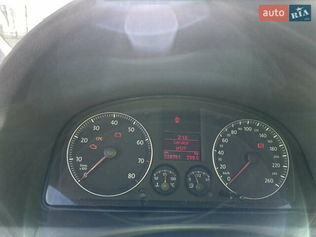 Серый Фольксваген Туран, объемом двигателя 1.6 л и пробегом 228 тыс. км за 4700 $, фото 32 на Automoto.ua