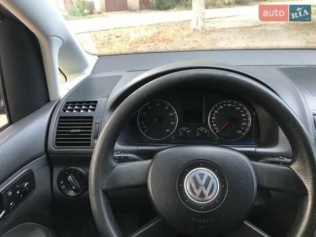 Серый Фольксваген Туран, объемом двигателя 1.6 л и пробегом 232 тыс. км за 5850 $, фото 10 на Automoto.ua