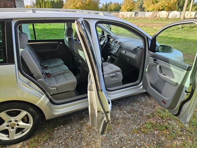 Серый Фольксваген Туран, объемом двигателя 2 л и пробегом 380 тыс. км за 2350 $, фото 7 на Automoto.ua