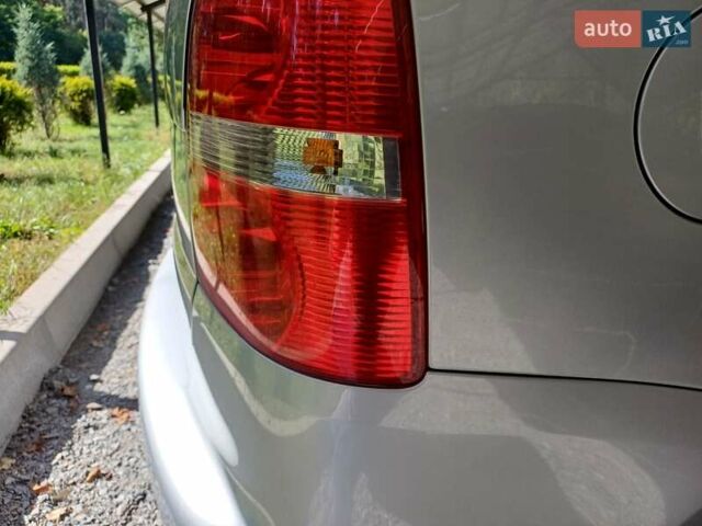 Серый Фольксваген Туран, объемом двигателя 1.6 л и пробегом 270 тыс. км за 5199 $, фото 4 на Automoto.ua