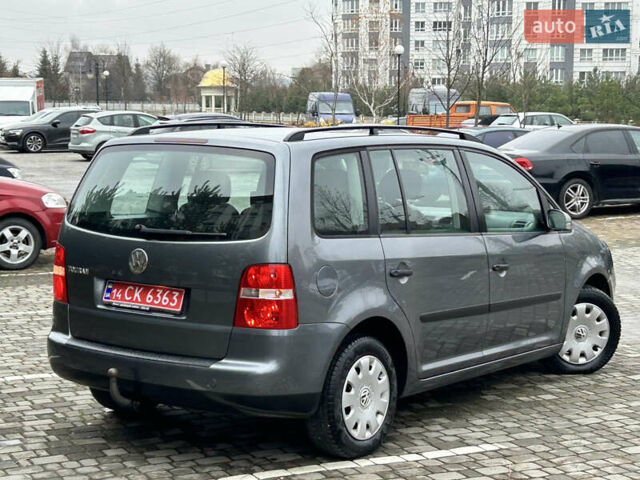 Серый Фольксваген Туран, объемом двигателя 1.6 л и пробегом 211 тыс. км за 5950 $, фото 6 на Automoto.ua
