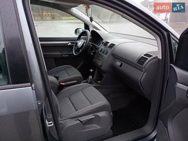 Серый Фольксваген Туран, объемом двигателя 1.6 л и пробегом 238 тыс. км за 4299 $, фото 18 на Automoto.ua