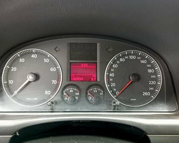 Сірий Фольксваген Туран, об'ємом двигуна 1.98 л та пробігом 196 тис. км за 5990 $, фото 11 на Automoto.ua
