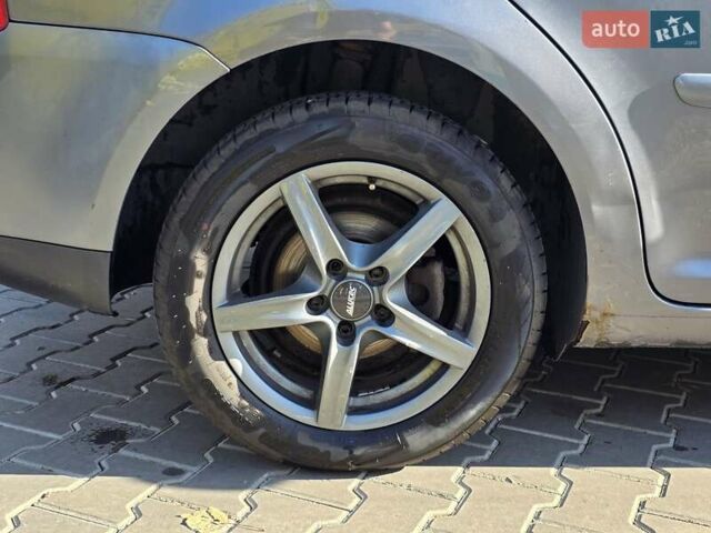 Серый Фольксваген Туран, объемом двигателя 2 л и пробегом 358 тыс. км за 4500 $, фото 7 на Automoto.ua