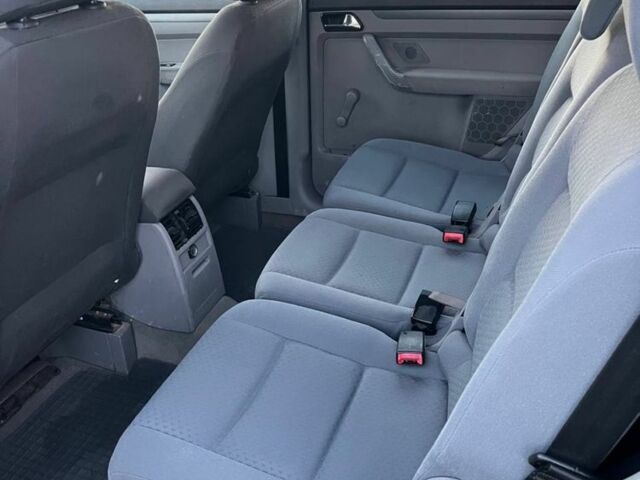 Серый Фольксваген Туран, объемом двигателя 1.9 л и пробегом 390 тыс. км за 2700 $, фото 10 на Automoto.ua