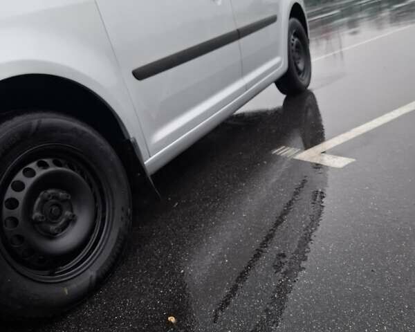 Серый Фольксваген Туран, объемом двигателя 1.6 л и пробегом 207 тыс. км за 5700 $, фото 3 на Automoto.ua