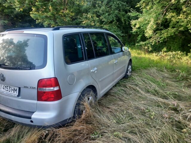 Серый Фольксваген Туран, объемом двигателя 2 л и пробегом 300 тыс. км за 4800 $, фото 4 на Automoto.ua