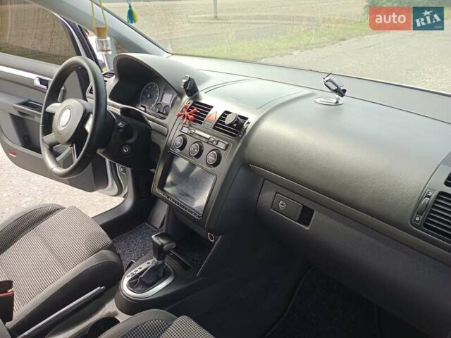 Серый Фольксваген Туран, объемом двигателя 1.6 л и пробегом 171 тыс. км за 6250 $, фото 25 на Automoto.ua