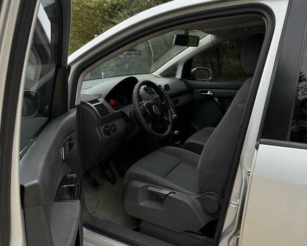 Серый Фольксваген Туран, объемом двигателя 1.9 л и пробегом 353 тыс. км за 5305 $, фото 14 на Automoto.ua