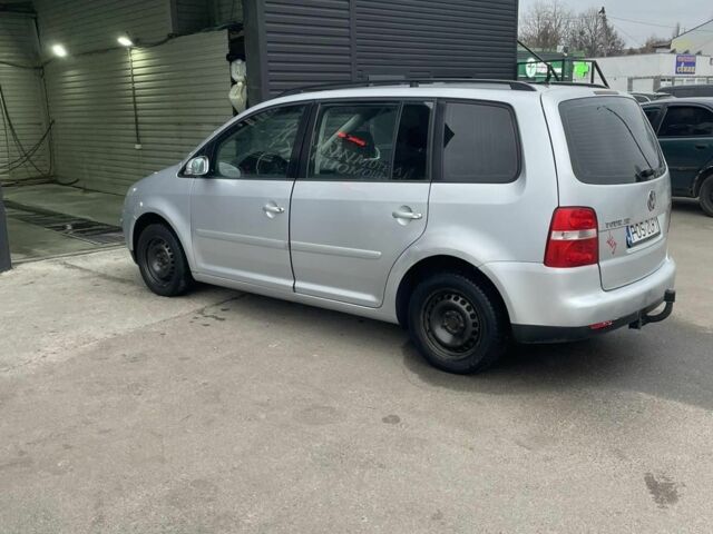 Сірий Фольксваген Туран, об'ємом двигуна 1.9 л та пробігом 330 тис. км за 2300 $, фото 15 на Automoto.ua